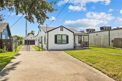 Check out this spacious 3 bedroom, 2 bathroom home offering a - photo 2
