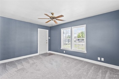 Check out this spacious 3 bedroom, 2 bathroom home offering a - photo 3