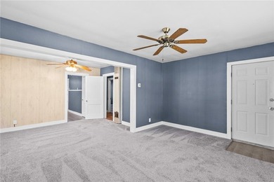 Check out this spacious 3 bedroom, 2 bathroom home offering a - photo 5