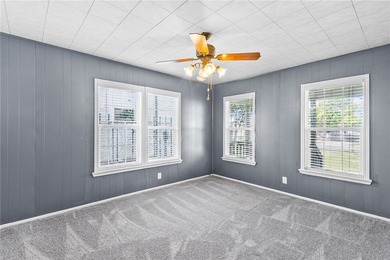 Check out this spacious 3 bedroom, 2 bathroom home offering a - photo 8