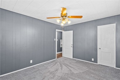 Check out this spacious 3 bedroom, 2 bathroom home offering a - photo 9