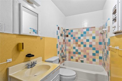 Check out this spacious 3 bedroom, 2 bathroom home offering a - photo 10