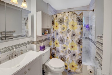 Welcome to this beautifully maintained 3 bedroom, 1.5 bath home - photo 11
