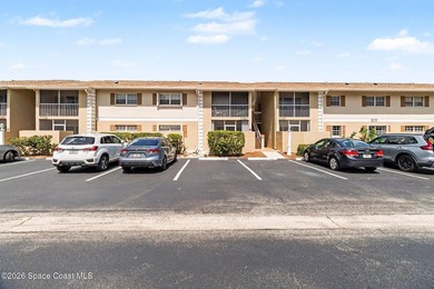 Super cute unit in a well kept condo community with lovely - photo 1