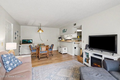 Super cute unit in a well kept condo community with lovely - photo 3