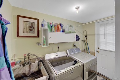 Welcome to this beautifully maintained 3 bedroom, 1.5 bath home - photo 14