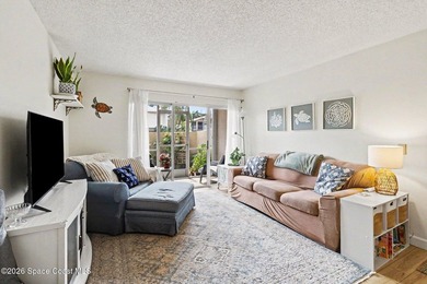 Super cute unit in a well kept condo community with lovely - photo 5