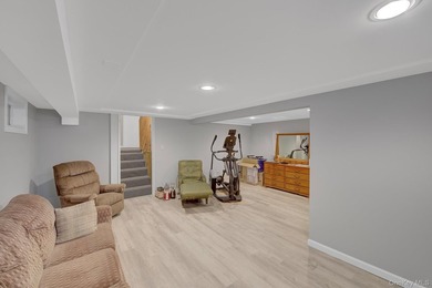 Welcome to this beautifully maintained 3 bedroom, 1.5 bath home - photo 17