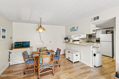 Super cute unit in a well kept condo community with lovely - photo 7