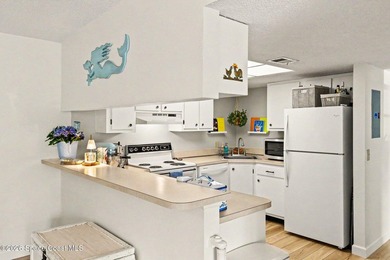 Super cute unit in a well kept condo community with lovely - photo 8