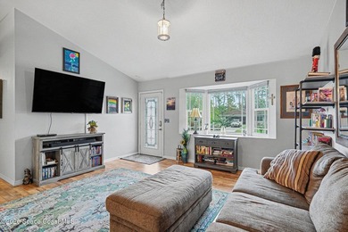 PRICE IMPROVEMENT! Welcome home to this well maintained - photo 2