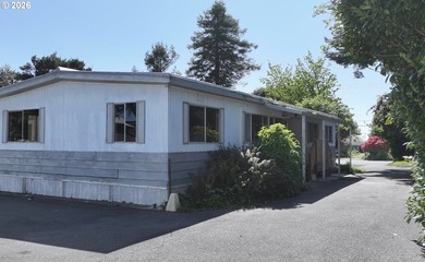 1976 Hillcrest manufactured home with solid bones and serious - photo 26