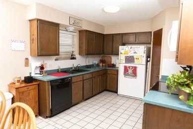 Welcome to this 3-bedroom, 2-bath home located in the desirable - photo 7