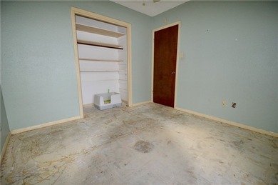 Welcome to this 3-bedroom, 2-bath home located in the desirable - photo 9