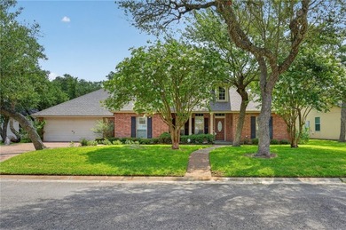 Welcome to your own private sanctuary! Nestled in the highly - photo 1