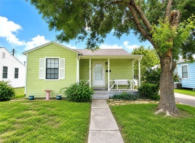 Freshly painted 3-bedroom, 2-bath well maintained home featuring - photo 1