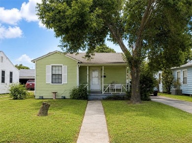 Freshly painted 3-bedroom, 2-bath well maintained home featuring - photo 2