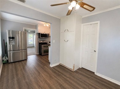 Freshly painted 3-bedroom, 2-bath well maintained home featuring - photo 9