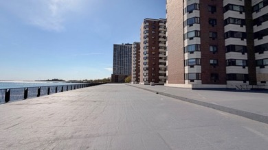 Experience lakefront living at the highly desirable Lake Terrace - photo 6