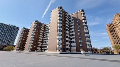 Experience lakefront living at the highly desirable Lake Terrace - photo 8