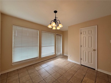 Move-in ready 4-bedroom, 2.5-bath home in a desirable - photo 4