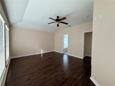Move-in ready 4-bedroom, 2.5-bath home in a desirable - photo 7