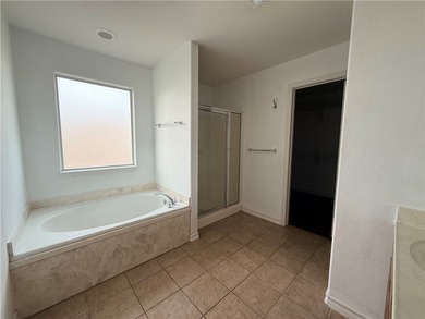 Move-in ready 4-bedroom, 2.5-bath home in a desirable - photo 8