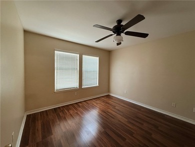 Move-in ready 4-bedroom, 2.5-bath home in a desirable - photo 9