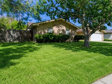 This spacious three-bedroom home features four-sided brick, a - photo 23