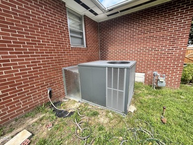 Opportunity awaits in the heart of Selma! NO HOA! This all-brick - photo 7