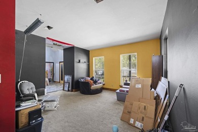 Located in the heart of Gulf Breeze, where white-sand beaches - photo 4