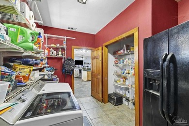 Located in the heart of Gulf Breeze, where white-sand beaches - photo 8