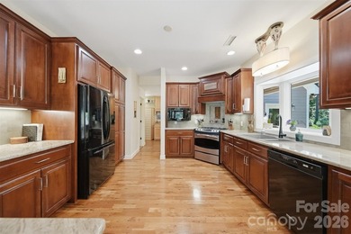 Welcome to your lakefront retreat in Harbor Ridge, where - photo 18