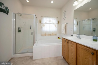 Beautiful 4-bed, 3.5-bath rambler in Hopyard Farm with a - photo 32