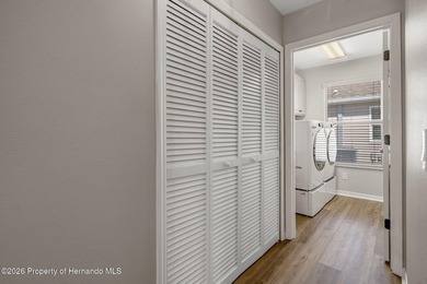 Welcome to your STUNNING DREAM HOME, a spacious and impeccably - photo 33