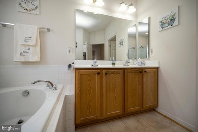 Beautiful 4-bed, 3.5-bath rambler in Hopyard Farm with a - photo 33
