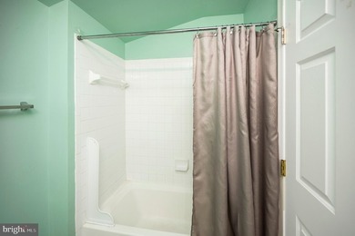 Beautiful 4-bed, 3.5-bath rambler in Hopyard Farm with a - photo 38
