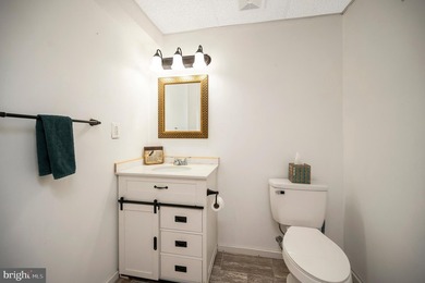 Beautiful 4-bed, 3.5-bath rambler in Hopyard Farm with a - photo 48