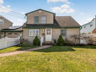 Welcome home to this charming property located in the heart of - photo 2