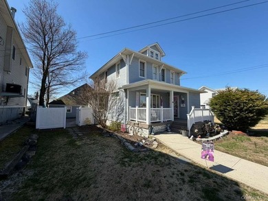 Charming early 20th-century Victorian-style residence situated - photo 5