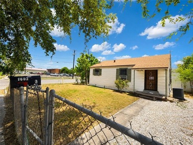 Charming 2-bedroom, 1-bath home situated on a corner lot with - photo 1