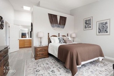 Beautifully furnished & elegantly remodeled 2 bedroom + den - photo 21