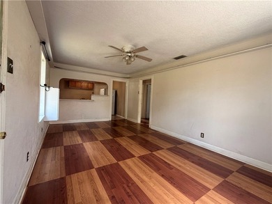 Charming 2-bedroom, 1-bath home situated on a corner lot with - photo 3