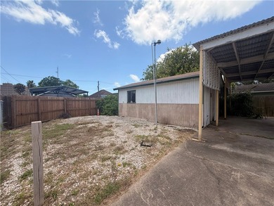 Charming 2-bedroom, 1-bath home situated on a corner lot with - photo 10
