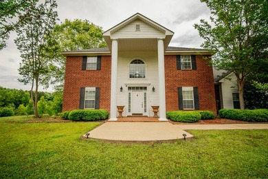 WELCOME TO A BEAUTIFUL COUNTRY PROPERTY OFFERING THE PERFECT - photo 1