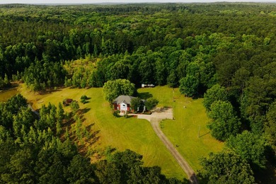 WELCOME TO A BEAUTIFUL COUNTRY PROPERTY OFFERING THE PERFECT - photo 2