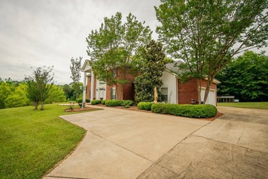 WELCOME TO A BEAUTIFUL COUNTRY PROPERTY OFFERING THE PERFECT - photo 3