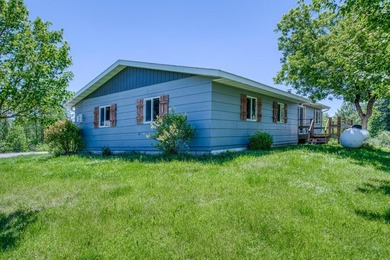 This country home is situated in a private setting just minutes - photo 19