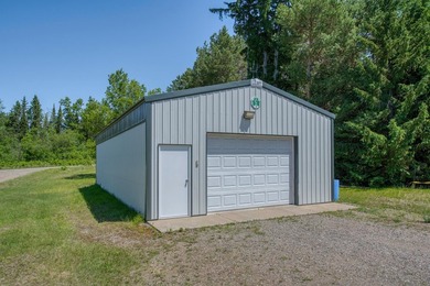This country home is situated in a private setting just minutes - photo 20