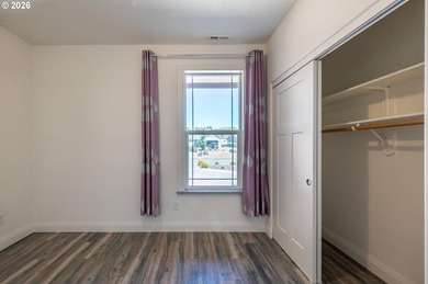 Beautifully maintained 4-bedroom, 2-bath, 1,919 sq ft home built - photo 20